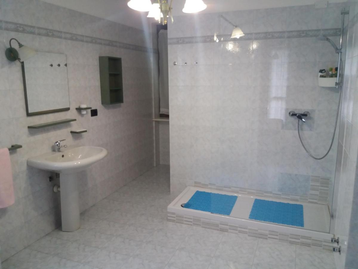I Pini B&B Castagnito Екстер'єр фото