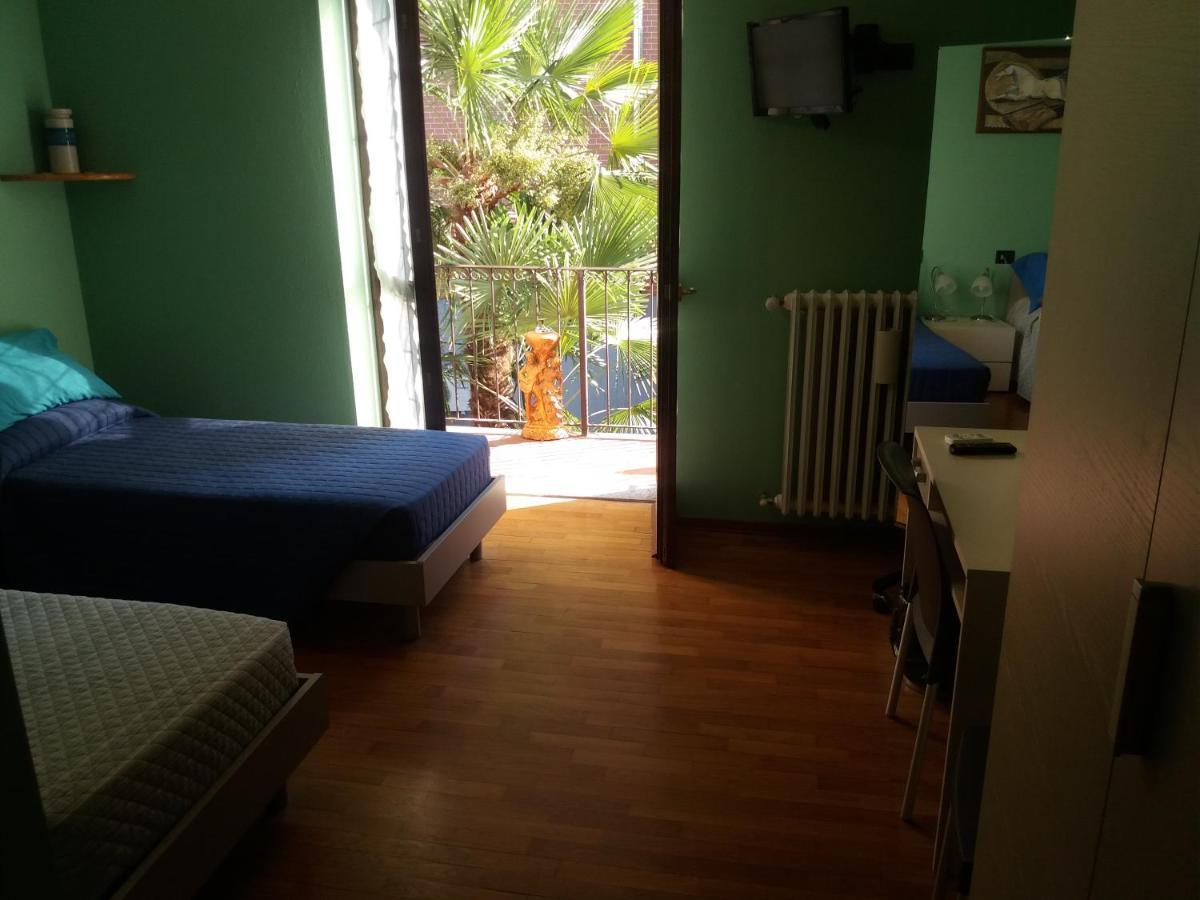 I Pini B&B Castagnito Екстер'єр фото